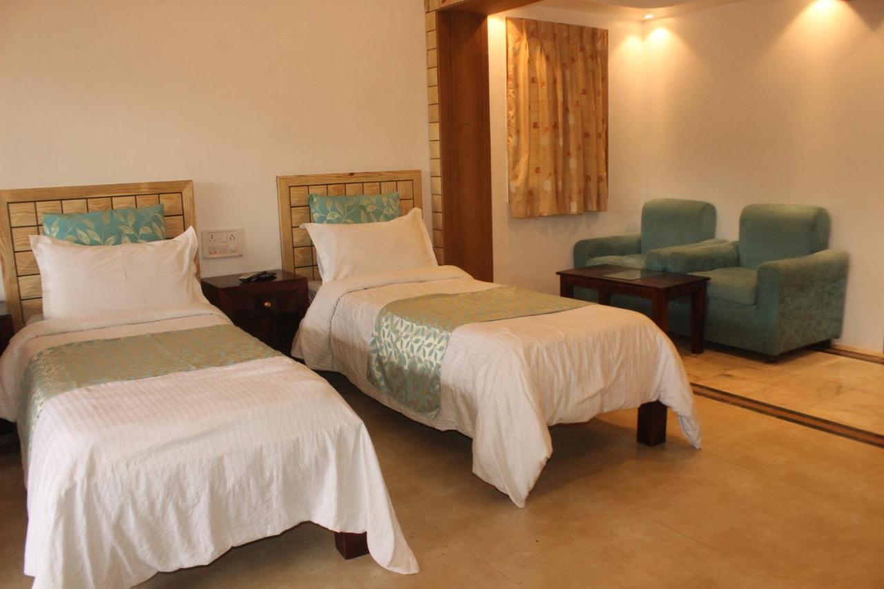 מאונט אבו Chacha Inn The Garden Retreat מראה חיצוני תמונה