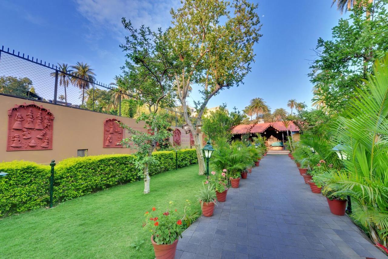 מאונט אבו Chacha Inn The Garden Retreat מראה חיצוני תמונה