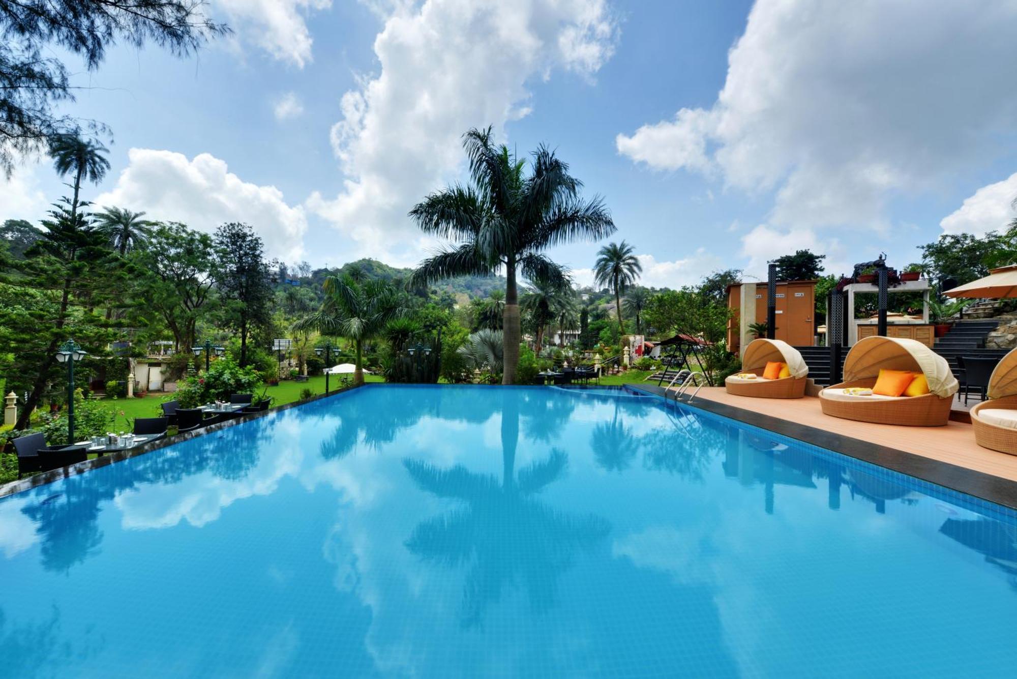 מאונט אבו Chacha Inn The Garden Retreat מראה חיצוני תמונה