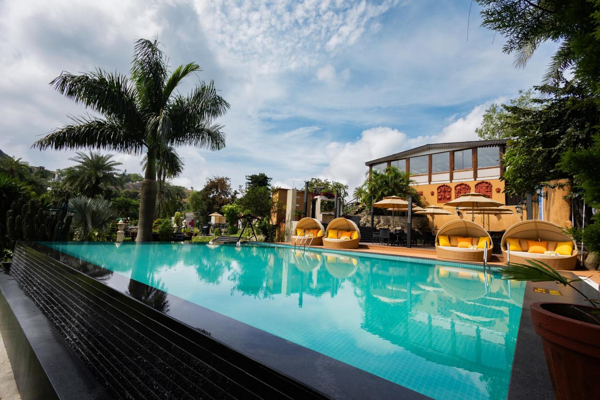 מאונט אבו Chacha Inn The Garden Retreat מראה חיצוני תמונה